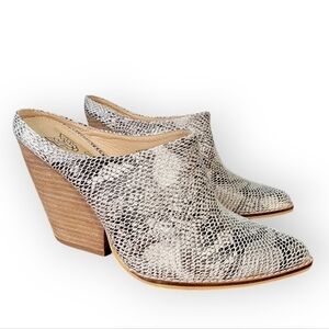 Beast Fashion Snakeskin Print Western Mule Booties Size 6